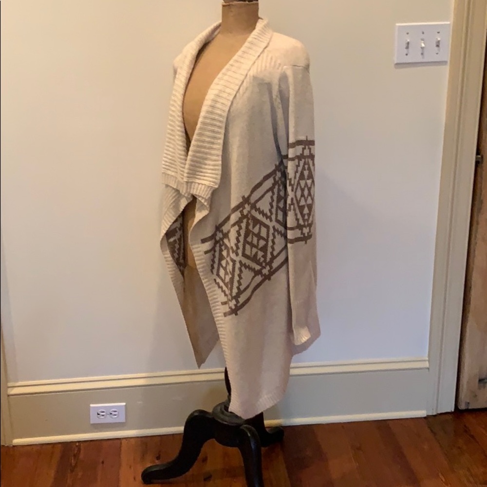 Women’s geometric design cardigan sweater